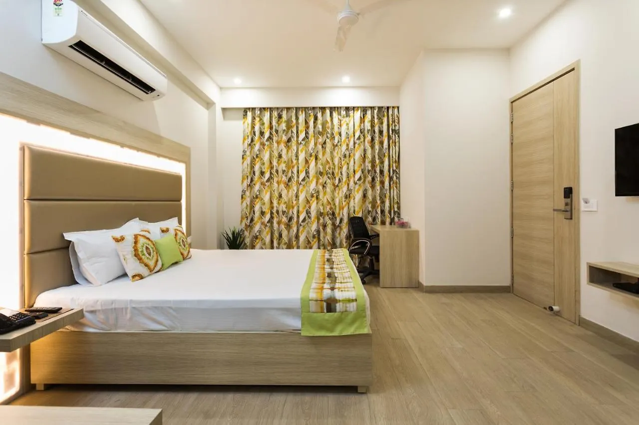 *** Otel Silver Oak Near Medanta Medicity Gurgaon Hindistan